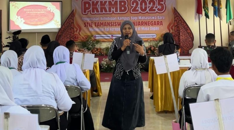 PAIF Purwanegara Gaungkan Pendewasaan Usia Nikah di PKKMB STIE TAMBARA 2025